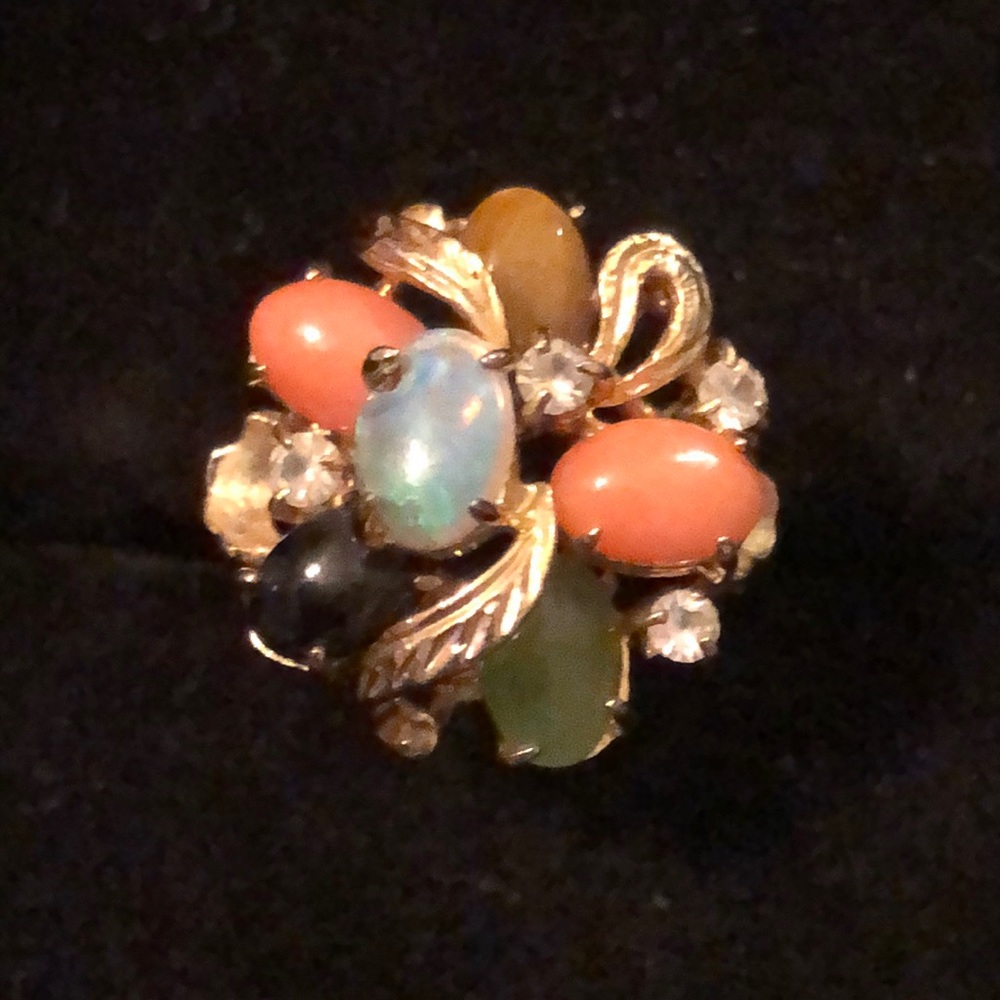 Gold Tone Ring SZ 6